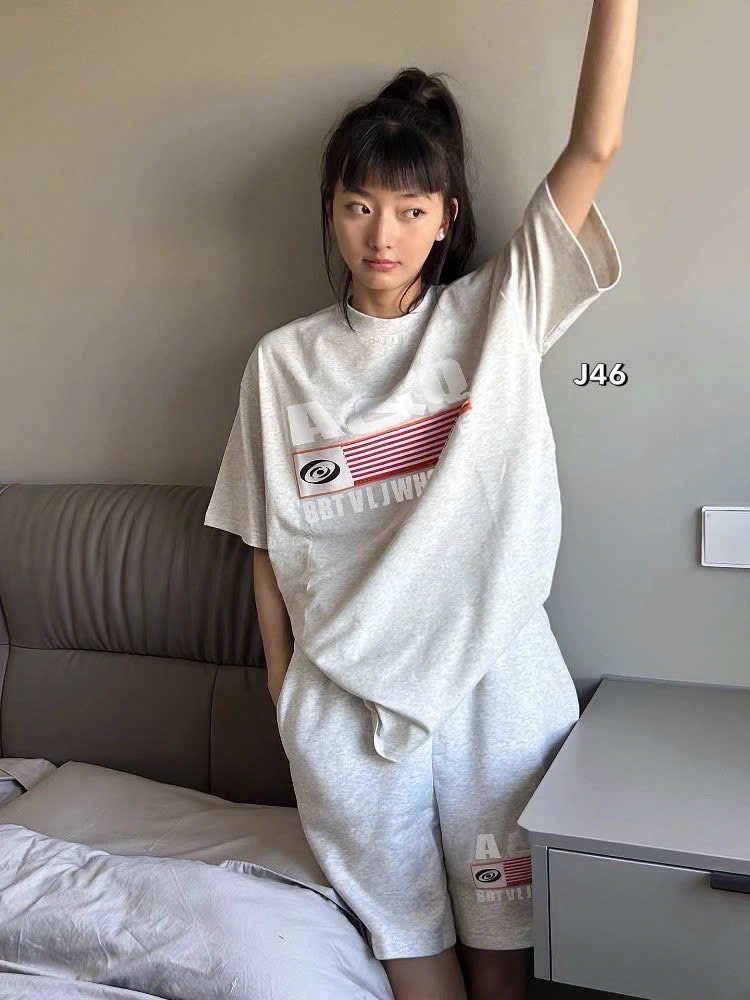 ເຊັດຂາສັ້ນແຂນສັ້ນ