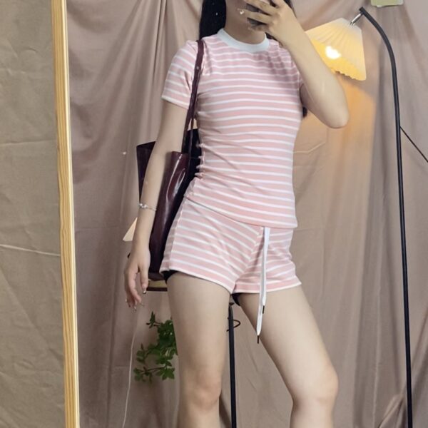 ເຊັດຊຳເມີ້ຂາສັ້ນ